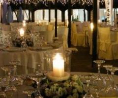 Allestimento tavoli per ricevimenti di matrimoni all'interno del Ristorante il Faraone
