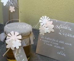 Portaconfetti, segnatavolo scritto a mano e confezione bomboniera