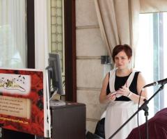 Rossella si esibisce ad un matrimonio