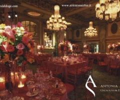 Candele e fiori per l'allestimento della location di nozze