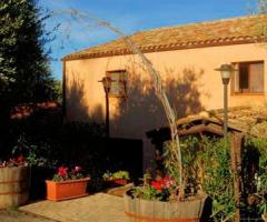 Facciata esterna dell'agriturismo per ricevimento di matrimonio L'Airone