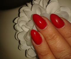 Allungamento in gel forma a mandorla retrò rosso ferrari - Mia Nail Artist