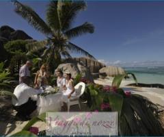 Celebrazione del rito nuziale sulla spiaggia