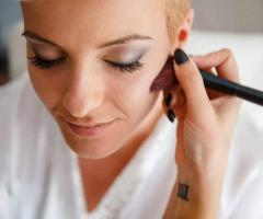 Ilaria Casella Make up Artist - Sposa durante il trucco