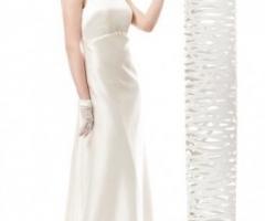 Vestito da sposa in raso con piccola cinta sotto il seno