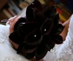 Bouquet di calle nere per la sposa