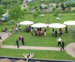 Ricevimento di matrimonio in giardino