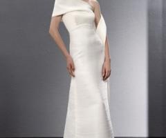 Abito da sposa dalle linee geometriche