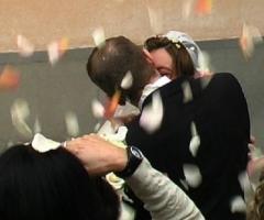 Petali di rosa per gli sposi