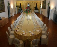 Sala interna allestita per il ricevimento di matrimonio