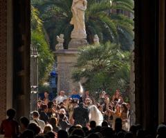 Foto dell'uscita degli sposi dalla chiesa