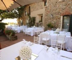 Centrotavola con margherite per il matrimonio