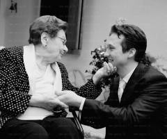 Lo sposo con la nonna