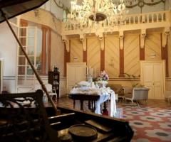 Sala del pianoforte a Villa Ramacca