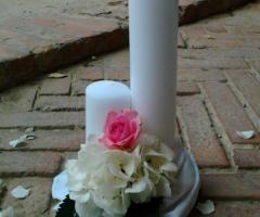 Decorazione di fiori e candele