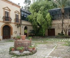 Il cortile della villa