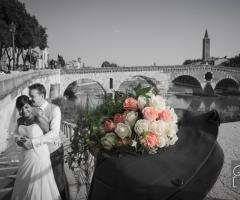 Gli sposi in posa per Michele Mascalzoni