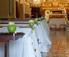 Allestimento chiesa mele verdi e  rose
