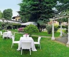 Ricevimento di matrimonio in giardino