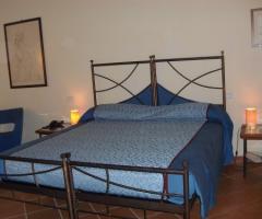 Interno camera da letto per prima notte di nozze presso l'Hotel Caiammari