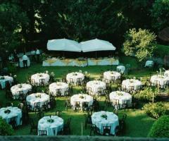 Grazioso banchetto nuziale "en plein air"
