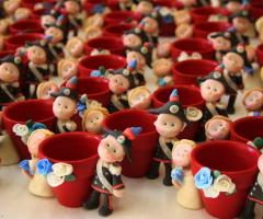 vasetti rossi con sposa e carabiniere gus