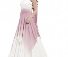 Vestito da sposa con dettagli rosa sulla gonna