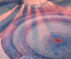 Piscina per il ricevimento di matrimonio in giardino