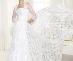 Abito con lungo strascico