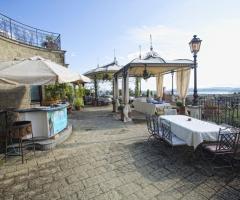 Allestimento del matrimonio all'aperto