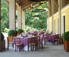 Pranzo sotto il portico