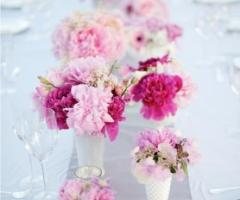 Tavolo imperiale con peonie e lathyrus