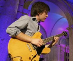 Chitarrista durante la festa di matrimonio