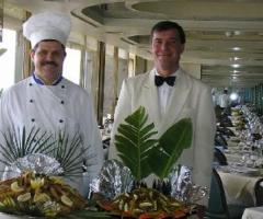 Lo chef e il personale dell'Hotel ibis Styles Palermo