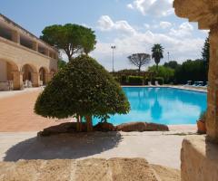 Antica Masseria Martuccio - Una vista con la piscina