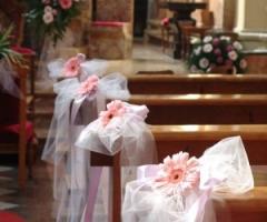 Allestimento floreale in chiesa con germini