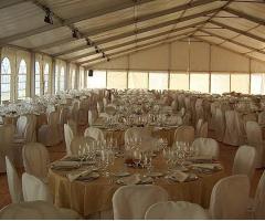 Tensostruttura per allestire un matrimonio all'aperto