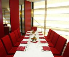 Allestimento rosso per il ricevimento di nozze