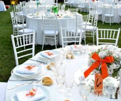 Allestimento country chic di un matrimonio in giardino