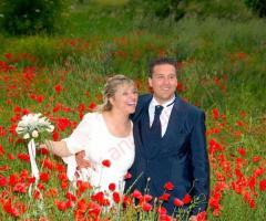Ritratto sposi tra i papaveri