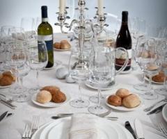 Allestimento tavolo per le nozze