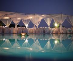 Organizzazione del matrimonio a bordo piscina