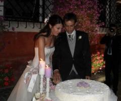 Sposi al taglio della torta nuziale