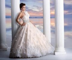 Vestito da sposa con gonna ampia