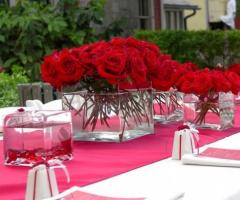 Decoro floreale rosso per matrimonio
