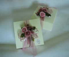 Scatoline porta bomboniere in verde con fiori rosa