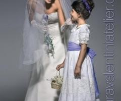 Abito Margherita con damigella in lino e decori in pizzo