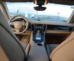 Interni della macchina per gli sposi