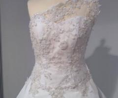 Particolari del corpino dell'abito mono spalla - Atelier Laura La Spina