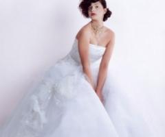 Collezione Unique - Abito da sposa in shantung e tulle bianco. Euro 1.400